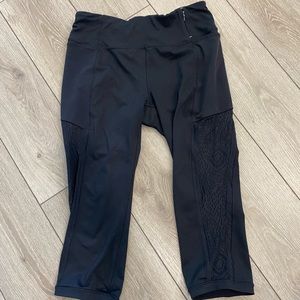 Calia by Carrie Underwood capri leggings Large